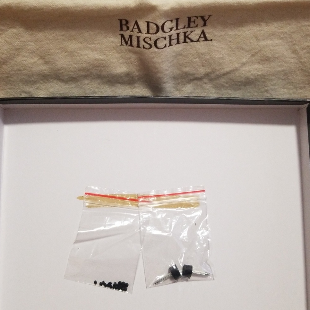 🌷👠Badgley Mischka Black satin 4" heels👠🌷 - Picture 8 of 8